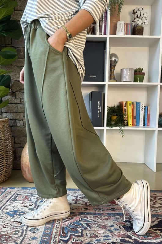 Scamp Raw Seam Barrel Pant Khaki